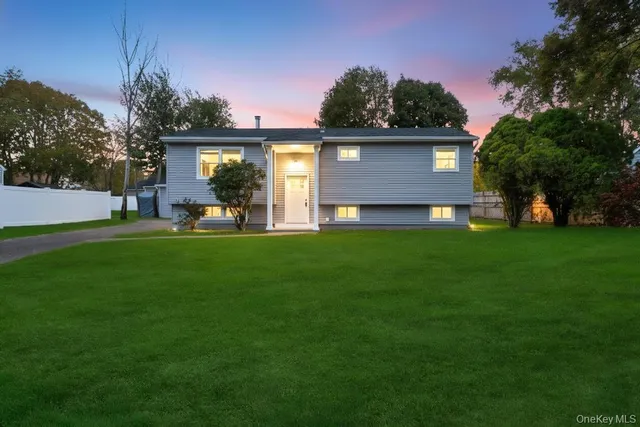 $629,999 | 3004 New London Avenue, Medford, NY 11763