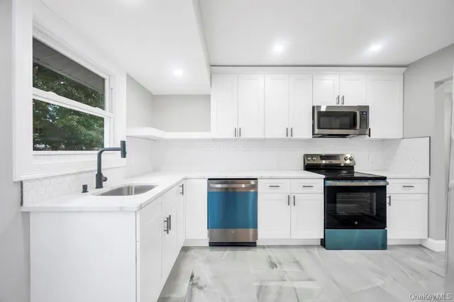 $629,999 | 3004 New London Avenue, Medford, NY 11763