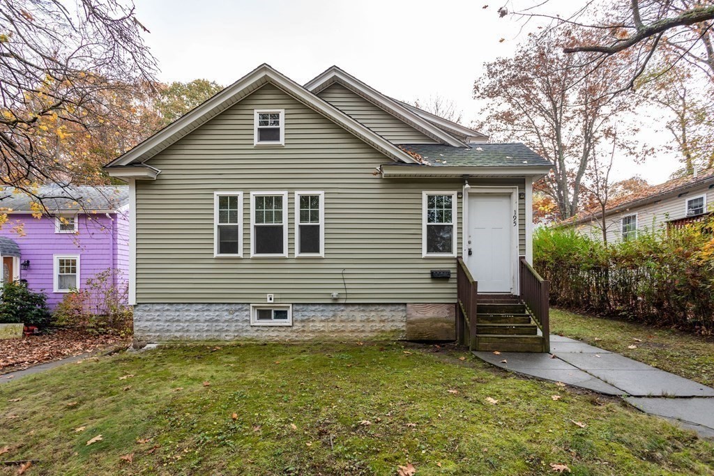195 Eastern Avenue Worcester, MA 01605 - Photo 21 of 24 a front view of house with yard