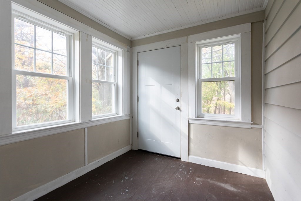 195 Eastern Avenue Worcester, MA 01605 - Photo 4 of 24 an empty room with windows