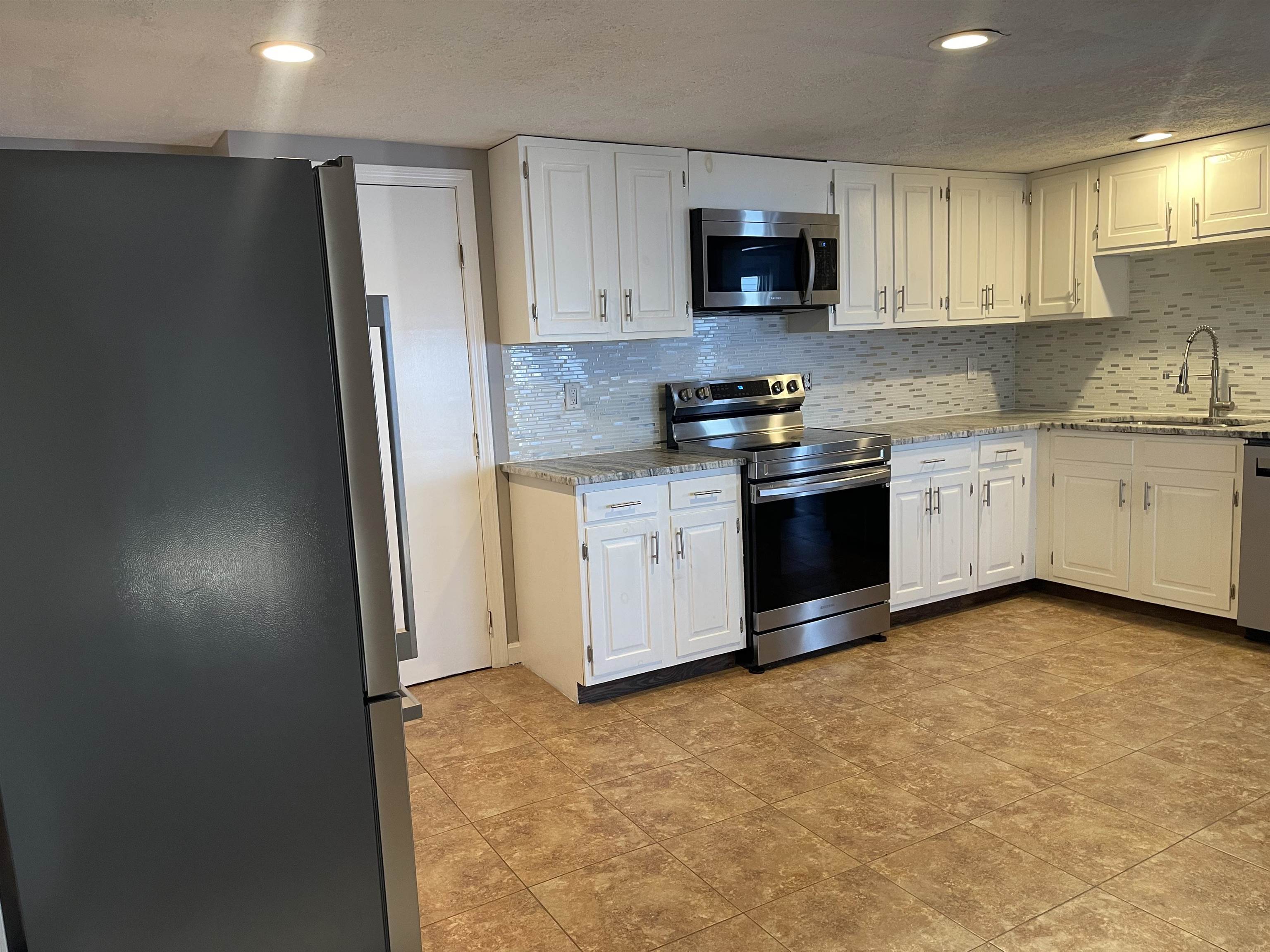 520 Beech Street, Unit 2L Manchester, NH 03104 - Photo 1 of 7