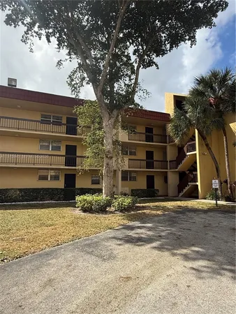 $2,200 | 3490 Foxcroft Road, Unit B114, Miramar, FL 33025