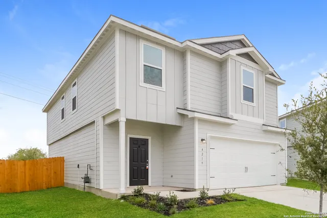 $2,035 | 4219 Trail De Paris, New Braunfels, TX 78132