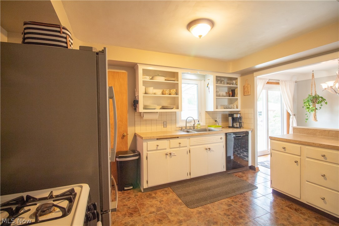 9909 Reichert Road Cleveland, OH 44130 - Photo 14 of 29