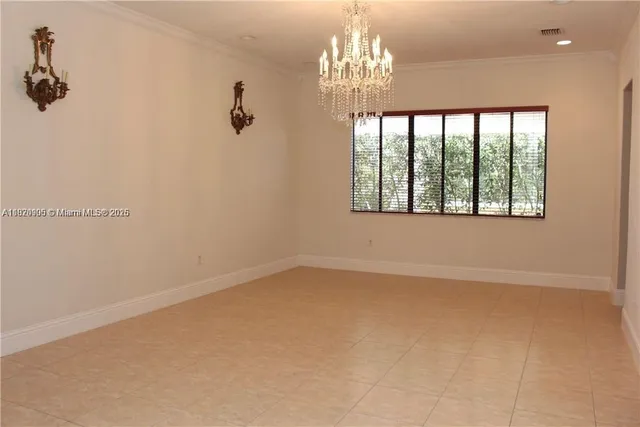 en empty room with windows and ceiling fan