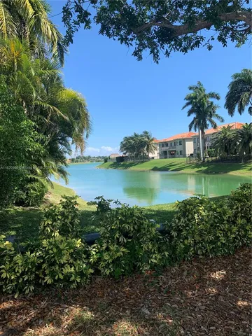a view of a lake with houses in outdoor space