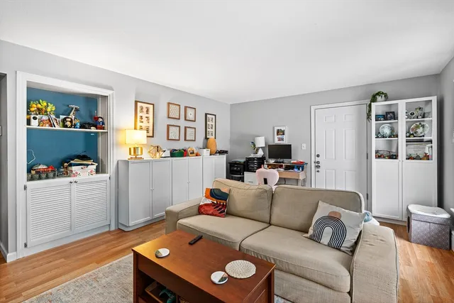 $549,900 | 2 West Park Drive, Easthampton, MA 01027