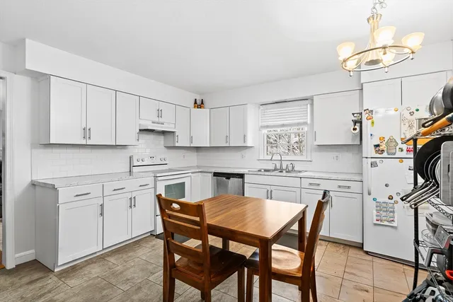 $549,900 | 2 West Park Drive, Easthampton, MA 01027