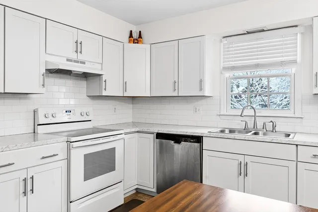 $549,900 | 2 West Park Drive, Easthampton, MA 01027