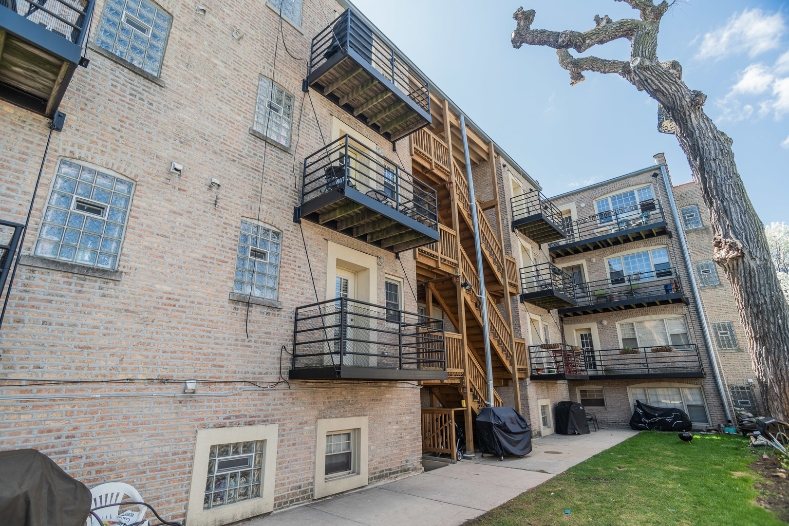 2546 West George Street, Unit 1 Chicago, IL 60618 - Photo 13 of 14