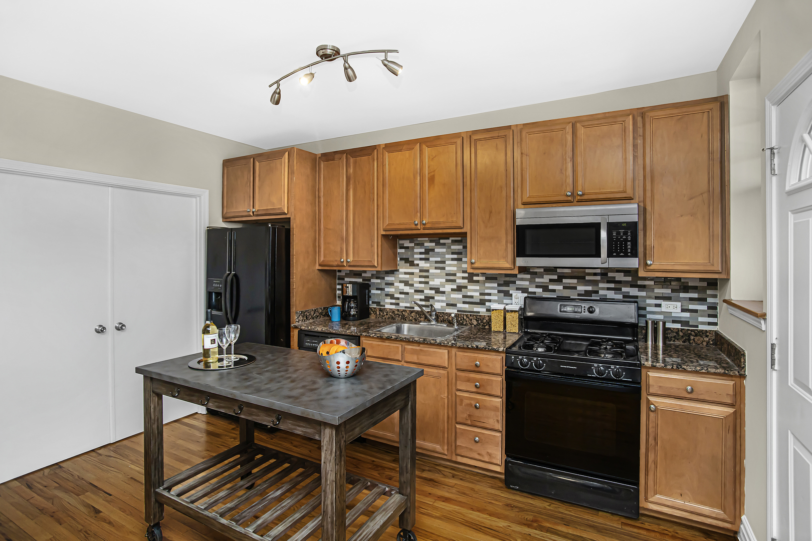 2546 West George Street, Unit 1 Chicago, IL 60618 - Photo 6 of 14