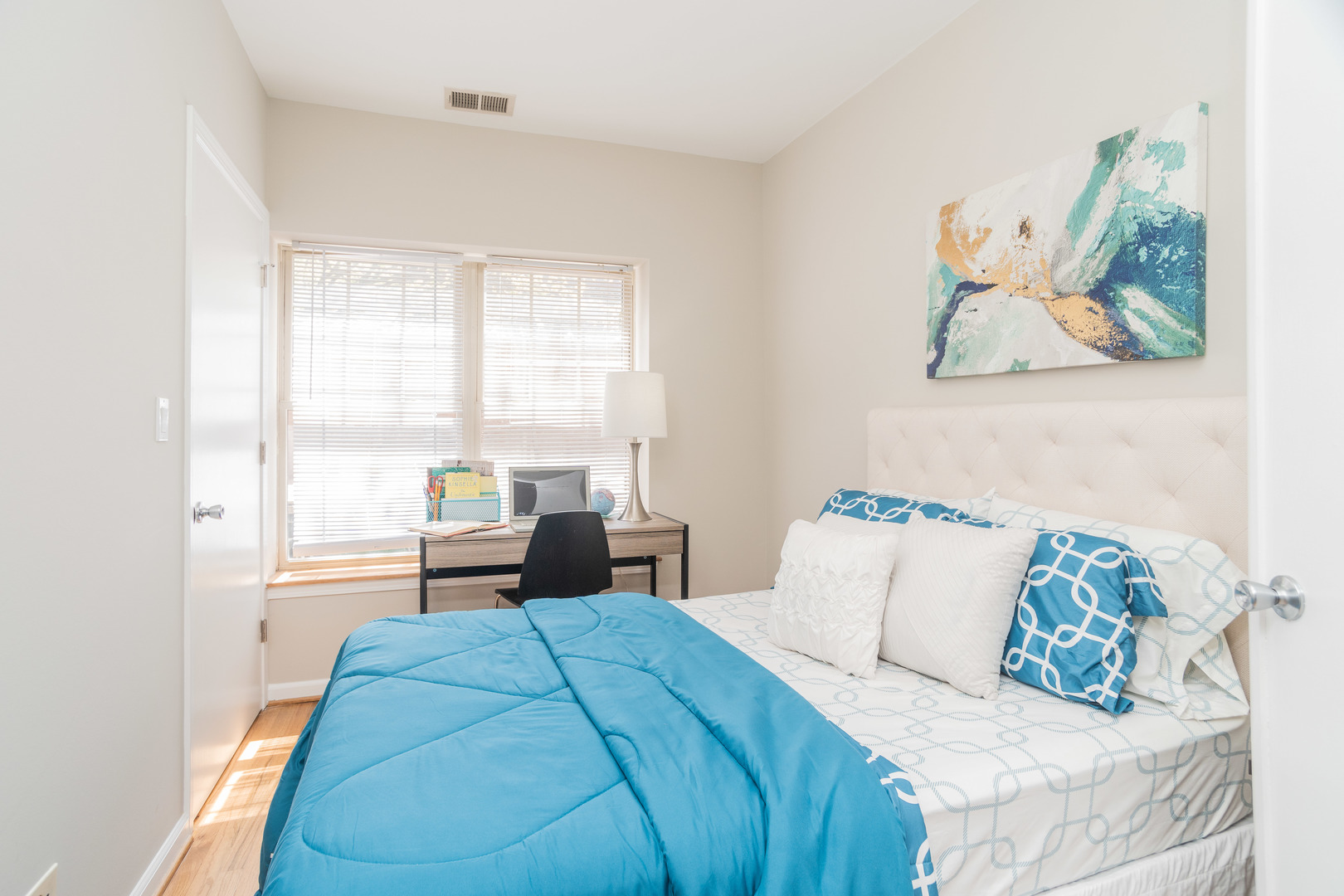 2546 West George Street, Unit 1 Chicago, IL 60618 - Photo 7 of 14