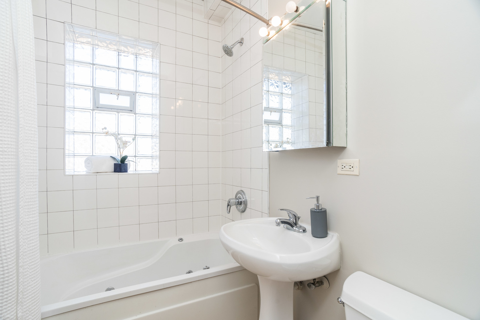 2546 West George Street, Unit 1 Chicago, IL 60618 - Photo 10 of 14