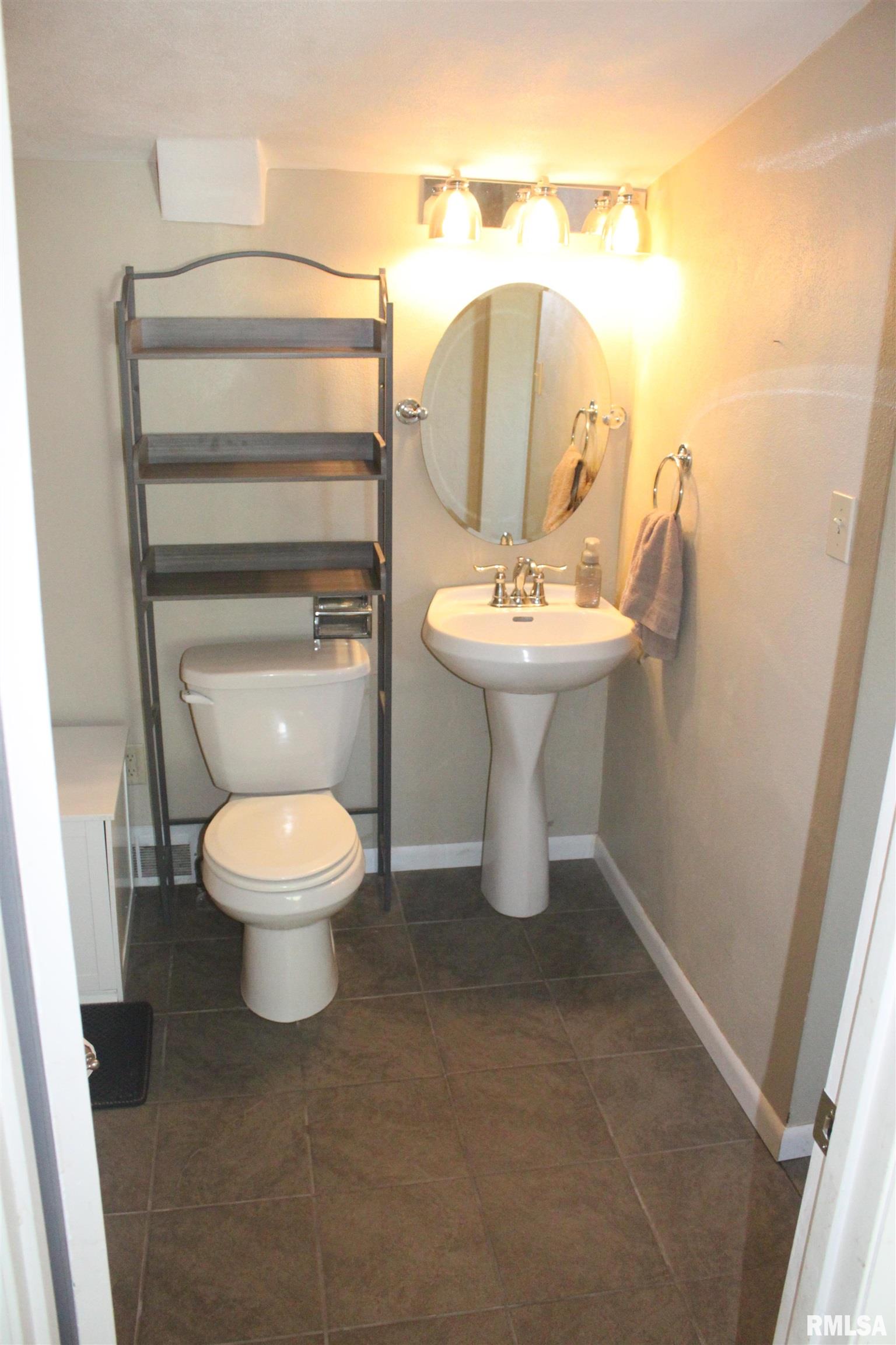 442 50th Street Moline, IL 61265 - Photo 6 of 15