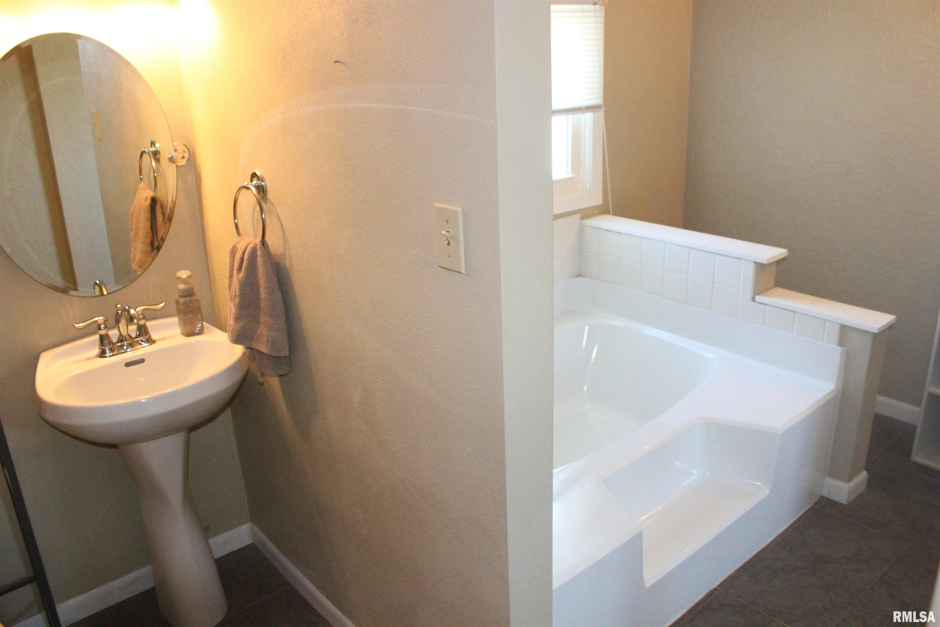 442 50th Street Moline, IL 61265 - Photo 7 of 15