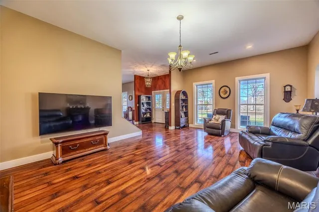 $879,000 | 15650 Hwy WW, Lebanon, MO 65536