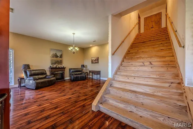 $879,000 | 15650 Hwy WW, Lebanon, MO 65536