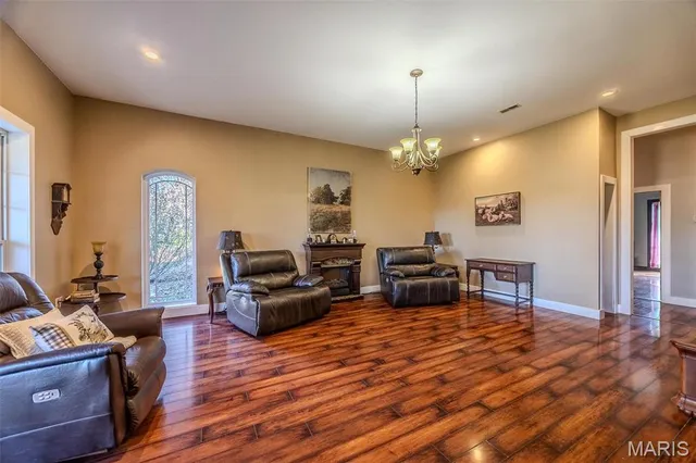 $879,000 | 15650 Hwy WW, Lebanon, MO 65536