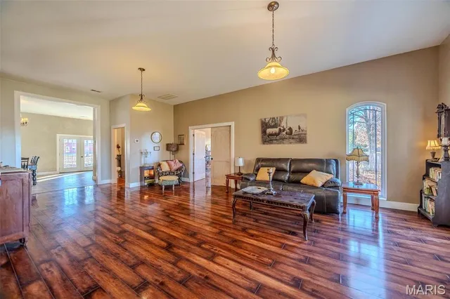 $879,000 | 15650 Hwy WW, Lebanon, MO 65536