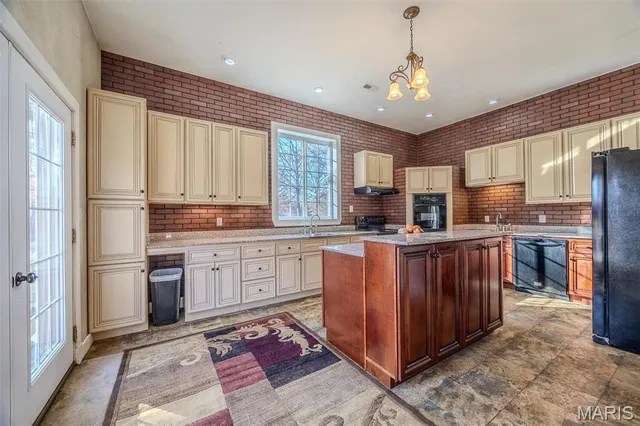 $879,000 | 15650 Hwy WW, Lebanon, MO 65536