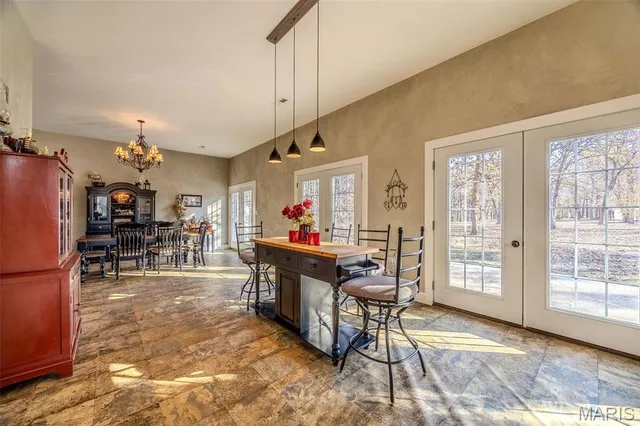 $879,000 | 15650 Hwy WW, Lebanon, MO 65536