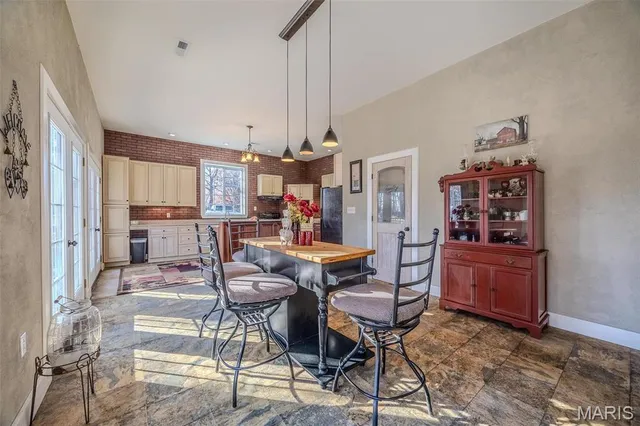 $879,000 | 15650 Hwy WW, Lebanon, MO 65536