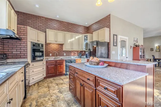 $879,000 | 15650 Hwy WW, Lebanon, MO 65536