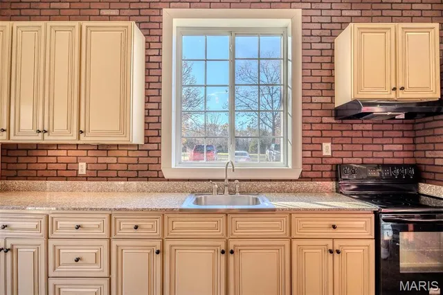 $879,000 | 15650 Hwy WW, Lebanon, MO 65536