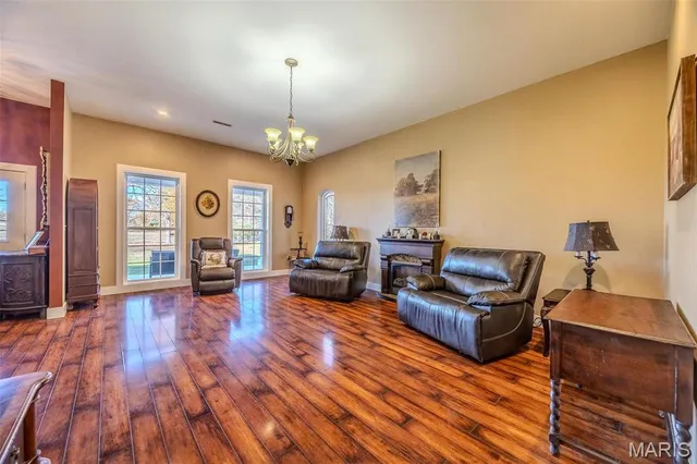 $879,000 | 15650 Hwy WW, Lebanon, MO 65536