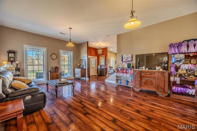 $879,000 | 15650 Hwy WW, Lebanon, MO 65536