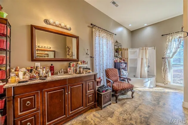 $879,000 | 15650 Hwy WW, Lebanon, MO 65536