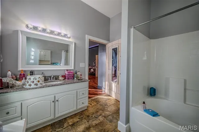 $879,000 | 15650 Hwy WW, Lebanon, MO 65536