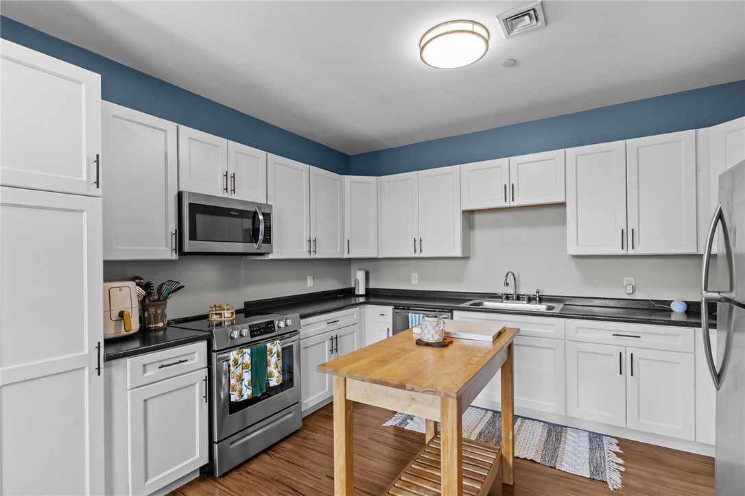 39 Webster Avenue, Unit 201 Pawtucket, RI 02860 - Photo 15 of 37