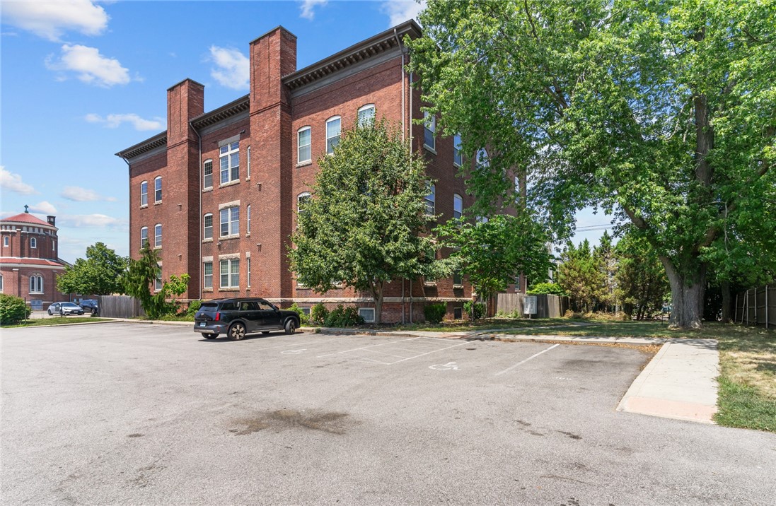 39 Webster Avenue, Unit 201 Pawtucket, RI 02860 - Photo 33 of 37