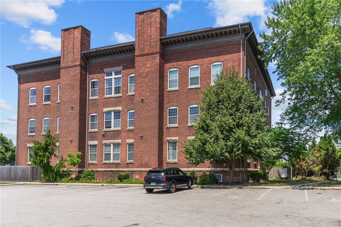 39 Webster Avenue, Unit 201 Pawtucket, RI 02860 - Photo 35 of 37