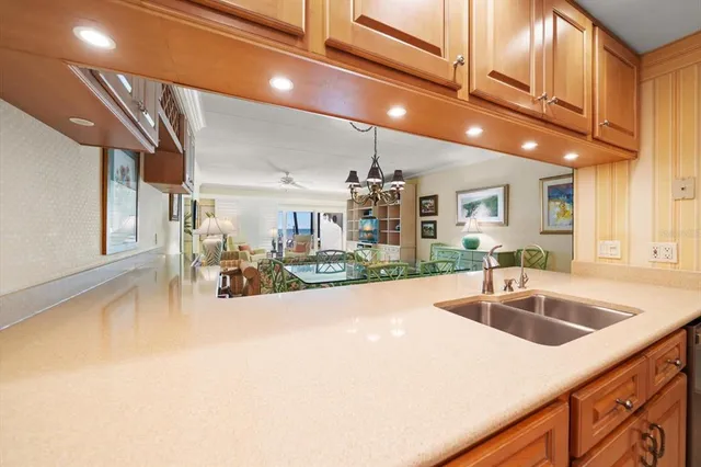 $1,100,000 | 2300 Gulf Boulevard, Unit D1, Belleair Beach, FL 33786