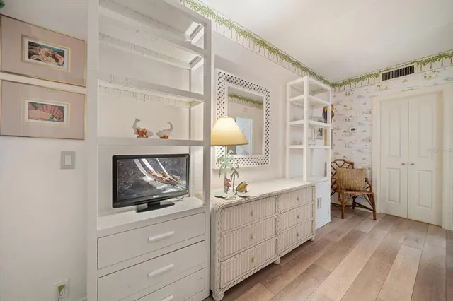 $1,100,000 | 2300 Gulf Boulevard, Unit D1, Belleair Beach, FL 33786