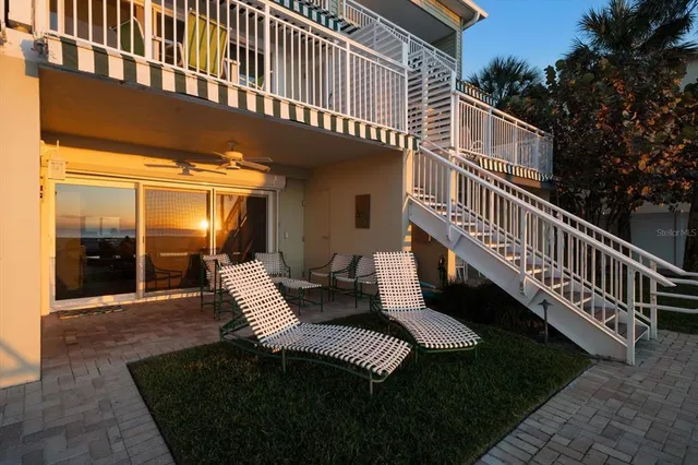 $1,100,000 | 2300 Gulf Boulevard, Unit D1, Belleair Beach, FL 33786