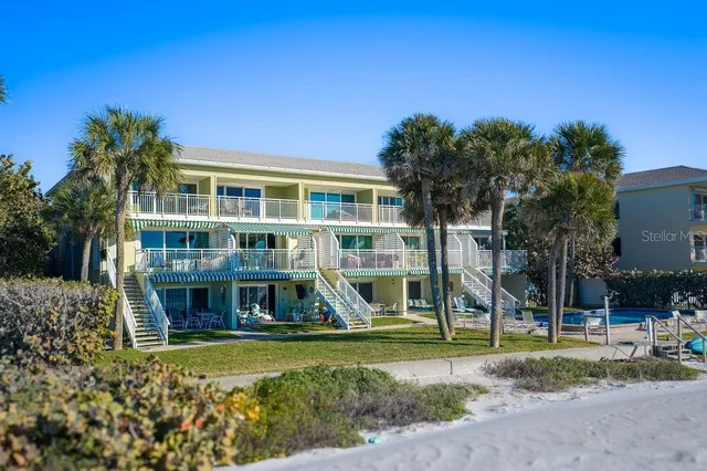 $1,100,000 | 2300 Gulf Boulevard, Unit D1, Belleair Beach, FL 33786