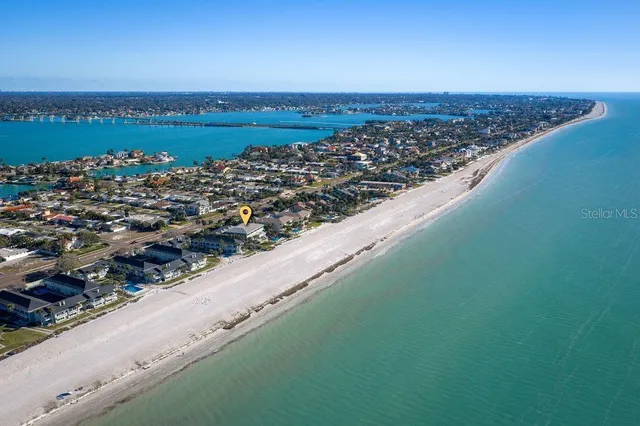 $1,100,000 | 2300 Gulf Boulevard, Unit D1, Belleair Beach, FL 33786