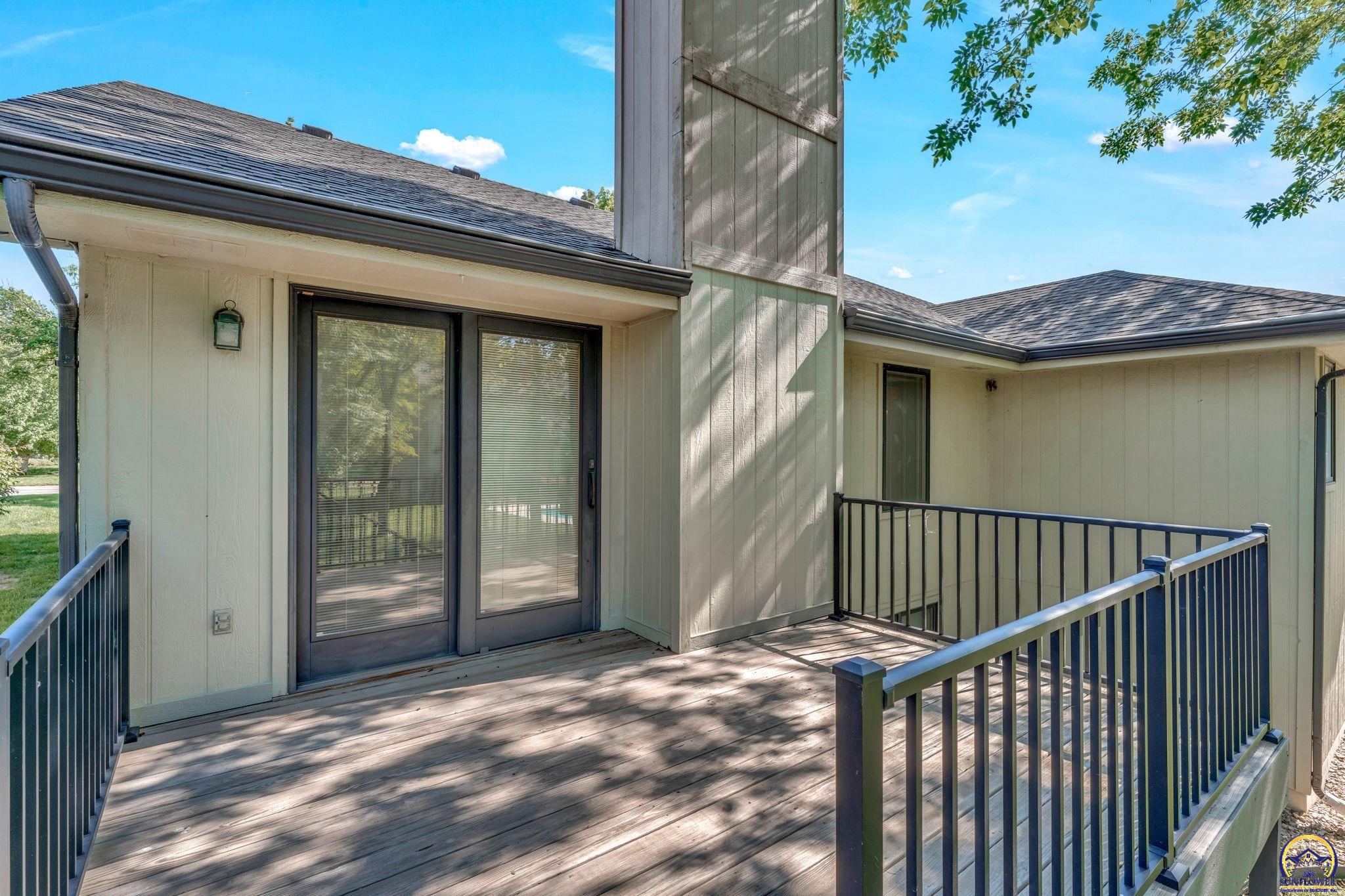 5973 Southwest 31st Street Topeka, KS 66614 - Photo 11 of 38