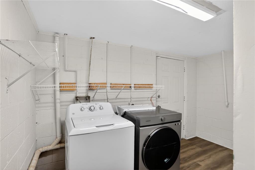 1127 Moores Mill Road Northwest Atlanta, GA 30327 - Photo 20 of 20 a utility room with dryer and washer