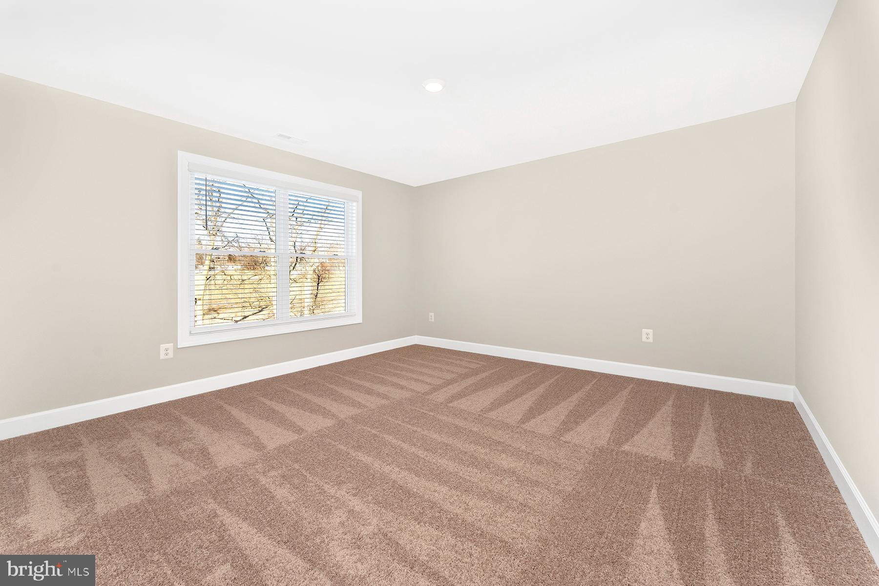 508 Abigail Avenue Waynesboro, PA 17268 - Photo 20 of 23 an empty room with a window