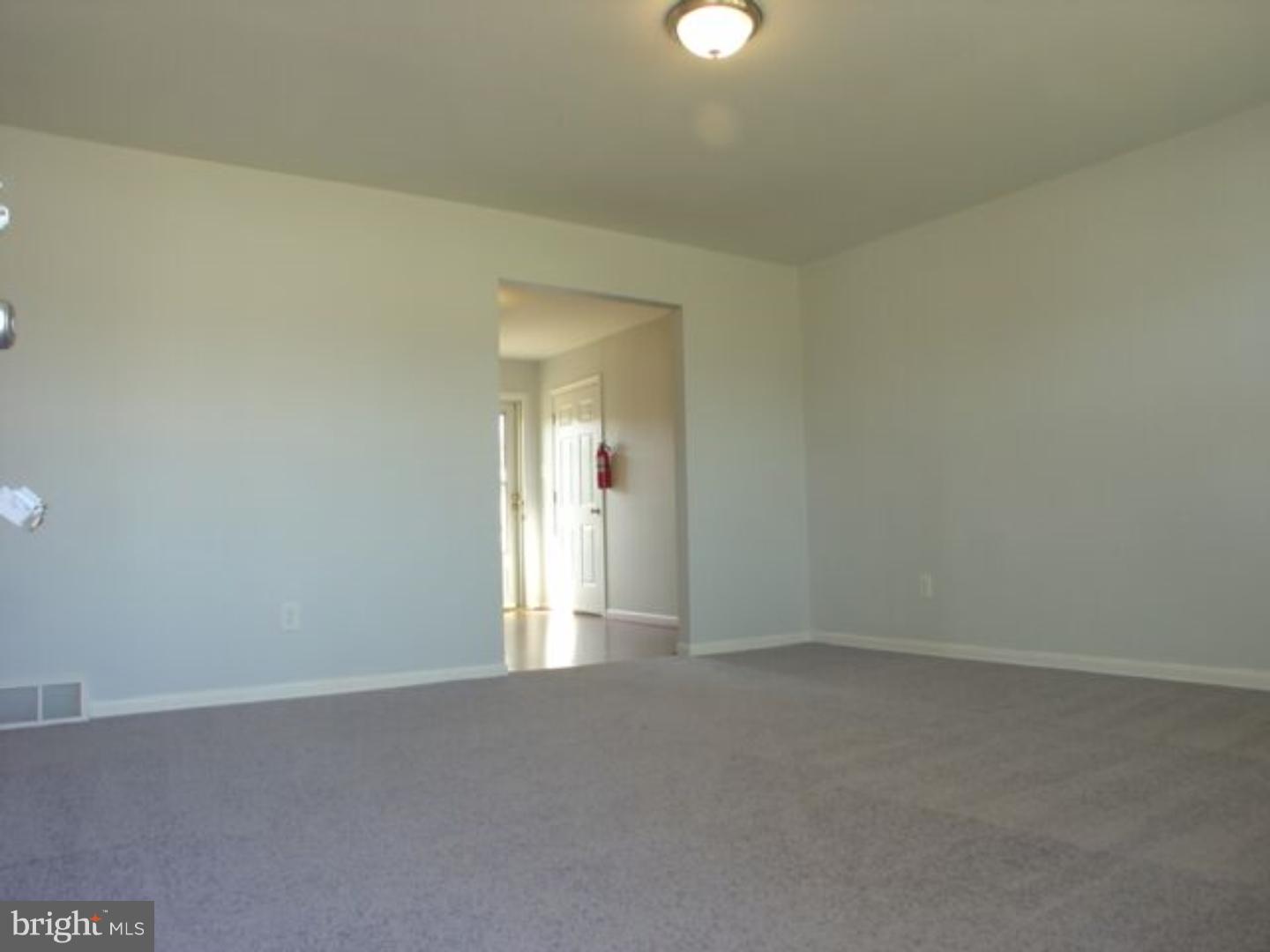 133 Eaton Road Pennsville, NJ 08070 - Photo 10 of 15 Living Room