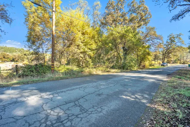 a view of a pathway of a park next to a building