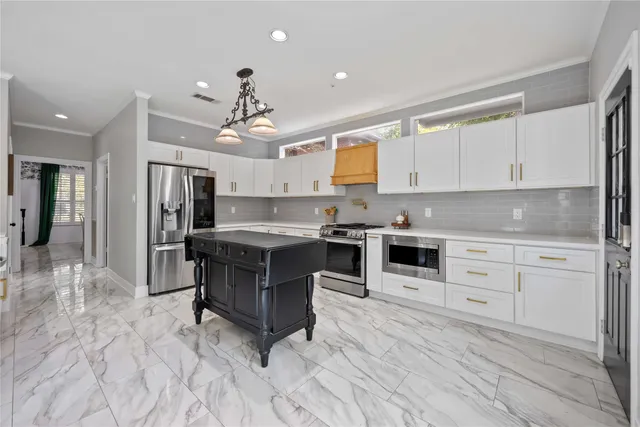 $799,950 | 59 West Misty Morning Trace, The Woodlands, TX 77381