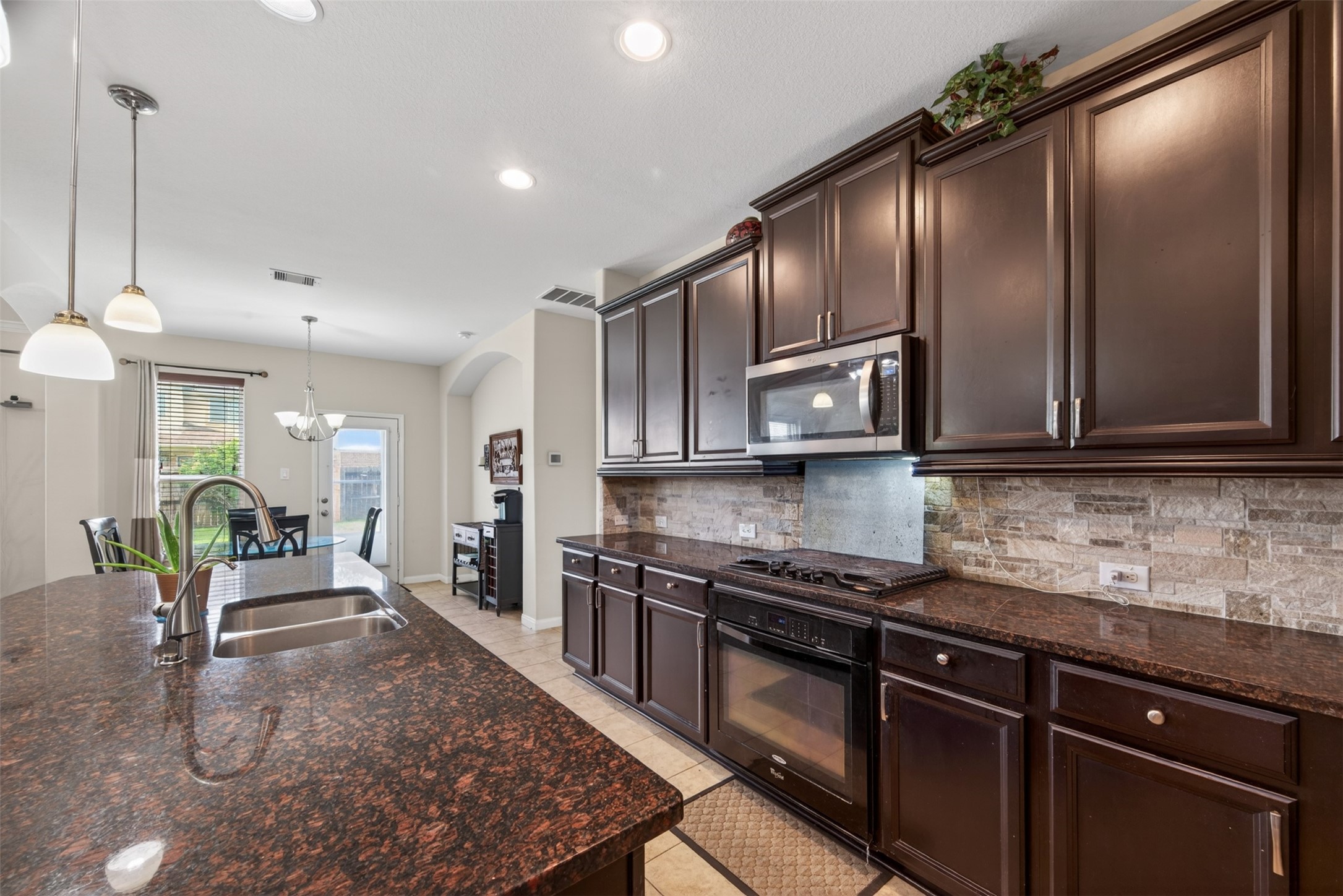 19 Roma Ridge Drive Missouri City, TX 77459 - Photo 11 of 38