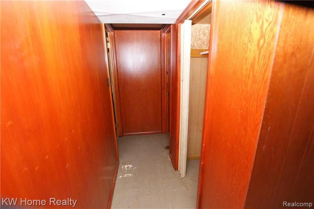 28035 Hawberry Road Farmington Hills, MI 48331 - Photo 34 of 38