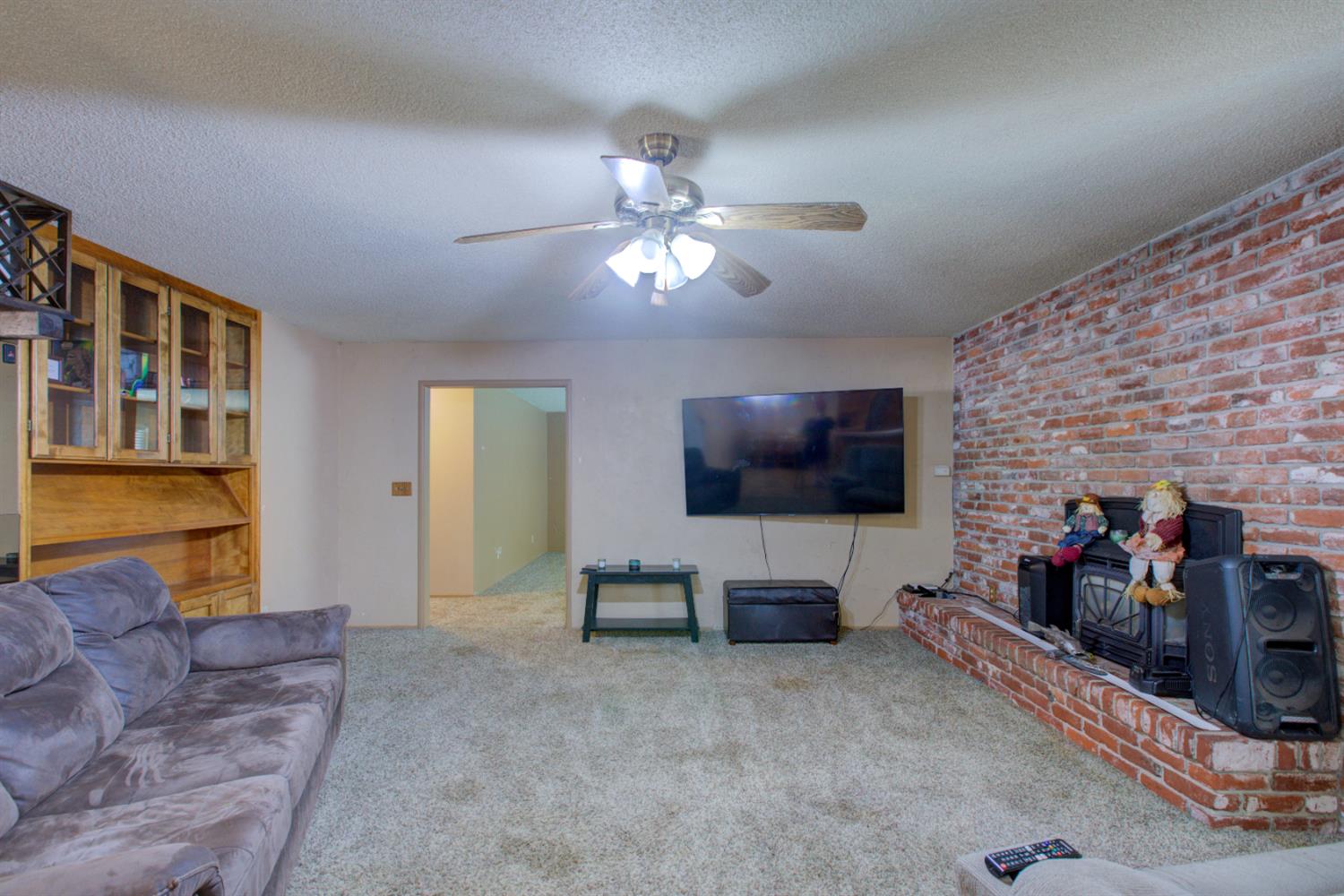 2982 Sequoia Drive Merced, CA 95340 - Photo 13 of 33 a living room with furniture and a flat screen tv