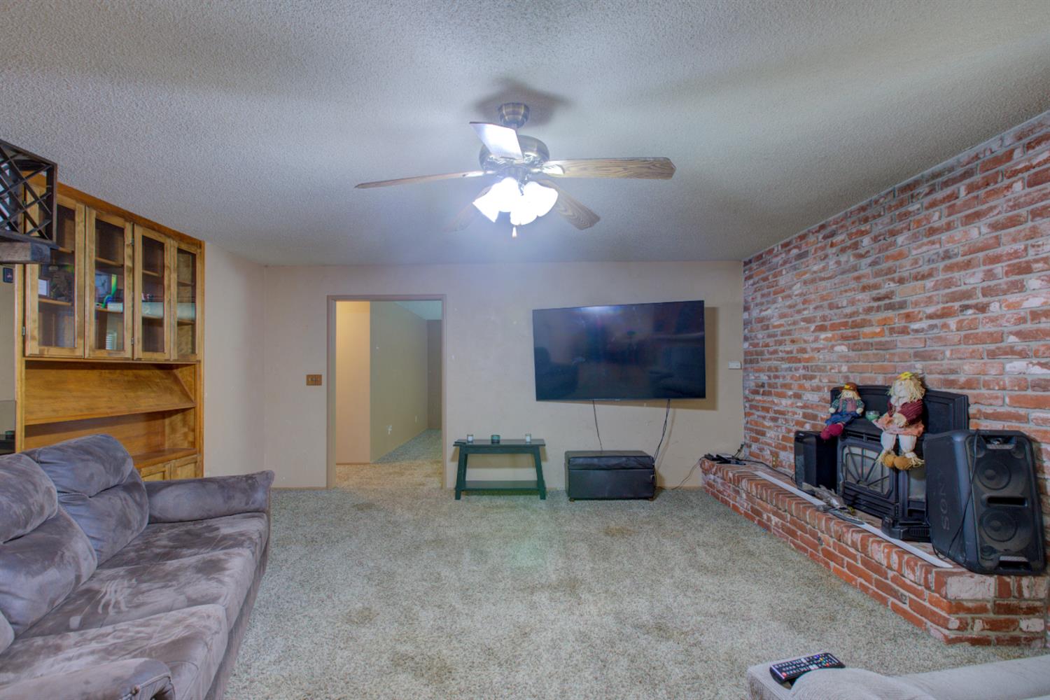 2982 Sequoia Drive Merced, CA 95340 - Photo 16 of 33 a living room with furniture and a flat screen tv